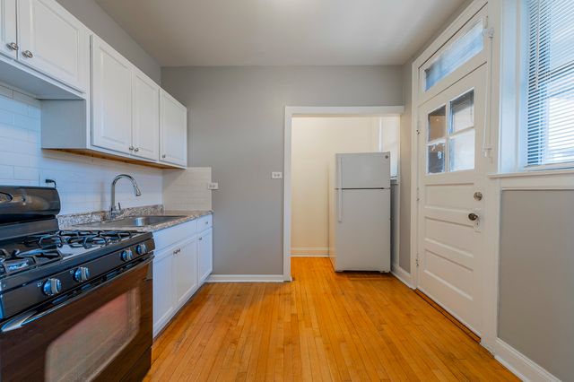 2056 W Arthur Avenue 3W, Chicago, IL 60645