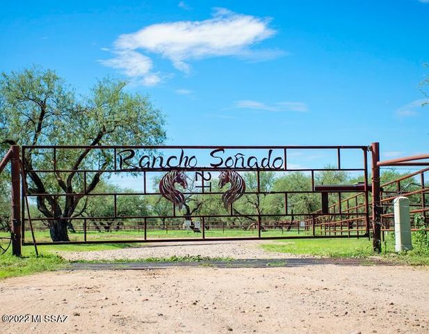3155 W Elephant Head Road, Amado, AZ 85645