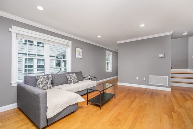 89 Overland 2, Waltham, MA 02451