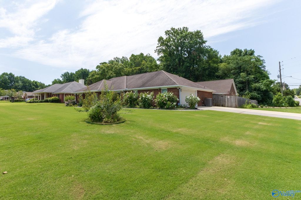 130 Foxridge Drive, Harvest, AL 35749