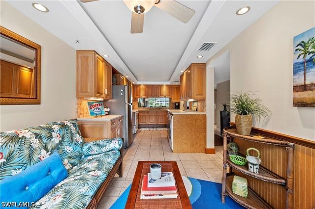 1250 Yesica Ann CIR E105, Naples, FL 34110