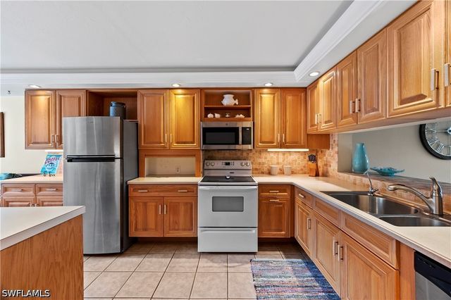 1250 Yesica Ann CIR E105, Naples, FL 34110