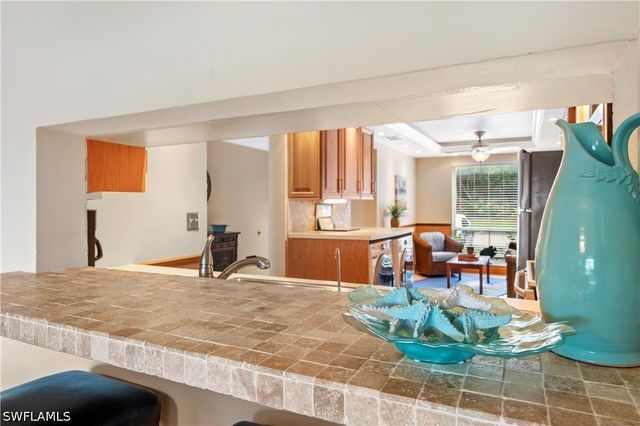 1250 Yesica Ann CIR E105, Naples, FL 34110