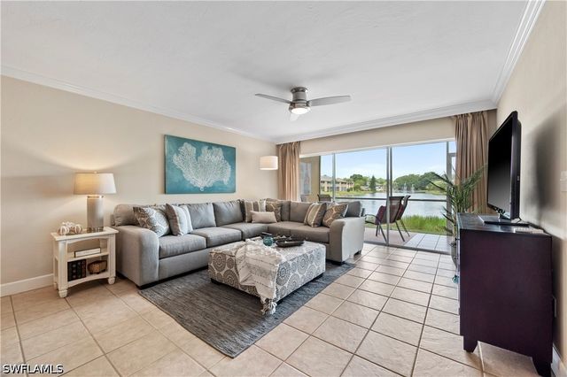 1250 Yesica Ann CIR E105, Naples, FL 34110