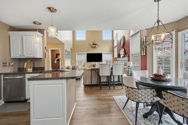 22 Covington Drive, Valparaiso, IN 46385