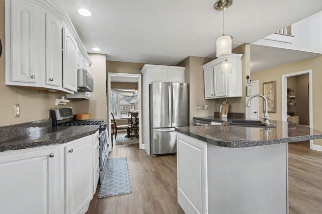 22 Covington Drive, Valparaiso, IN 46385