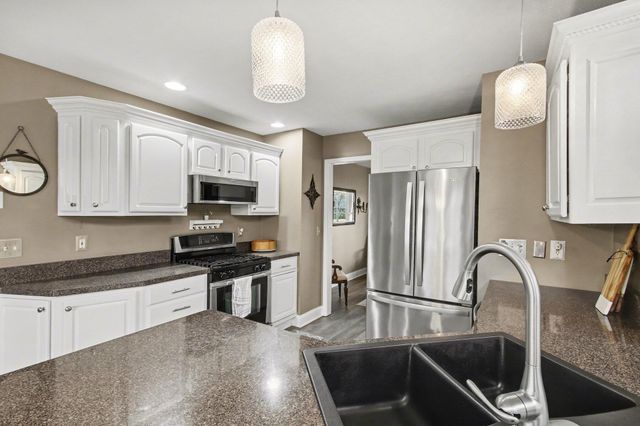 22 Covington Drive, Valparaiso, IN 46385