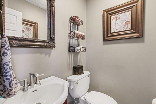 22 Covington Drive, Valparaiso, IN 46385