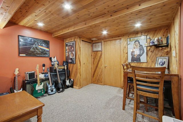 22 Covington Drive, Valparaiso, IN 46385