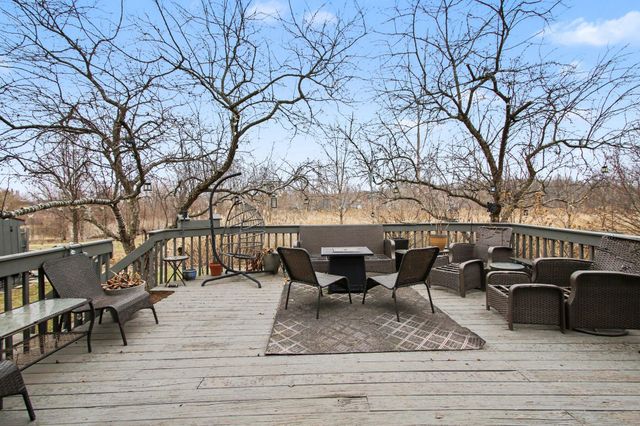 22 Covington Drive, Valparaiso, IN 46385