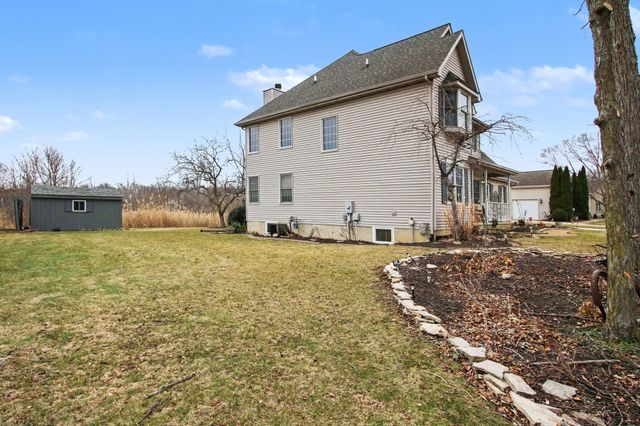 22 Covington Drive, Valparaiso, IN 46385