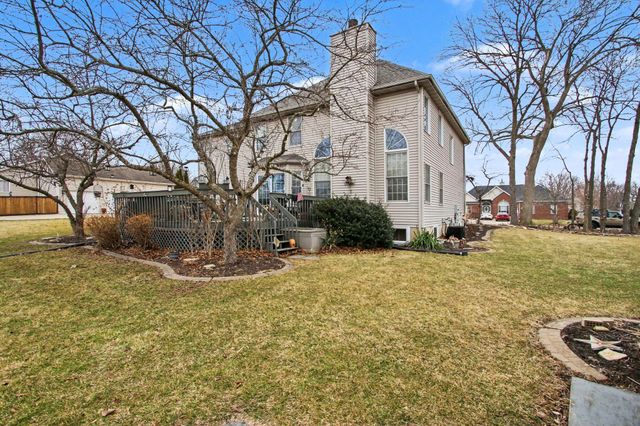 22 Covington Drive, Valparaiso, IN 46385