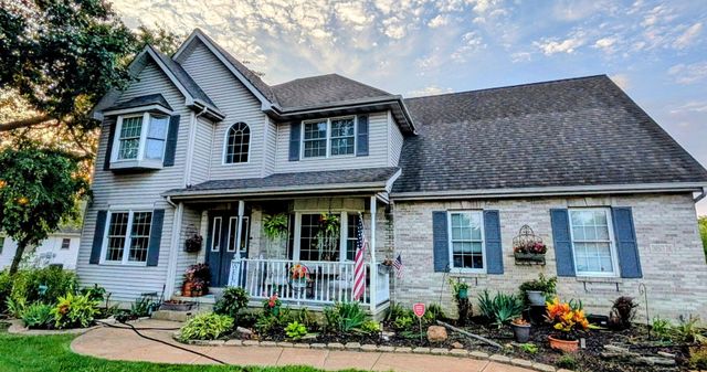 22 Covington Drive, Valparaiso, IN 46385