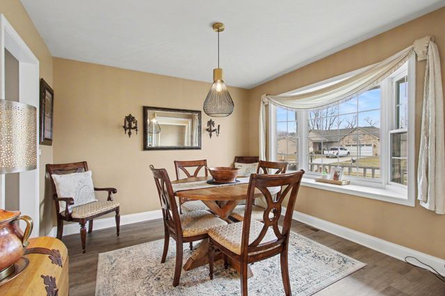 22 Covington Drive, Valparaiso, IN 46385