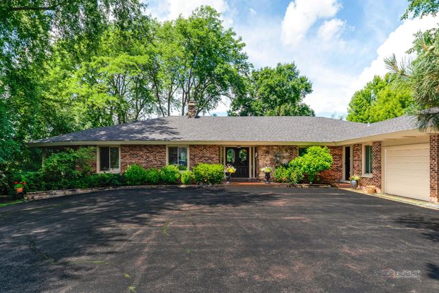 2432 Federal Court, Long Grove, IL 60047