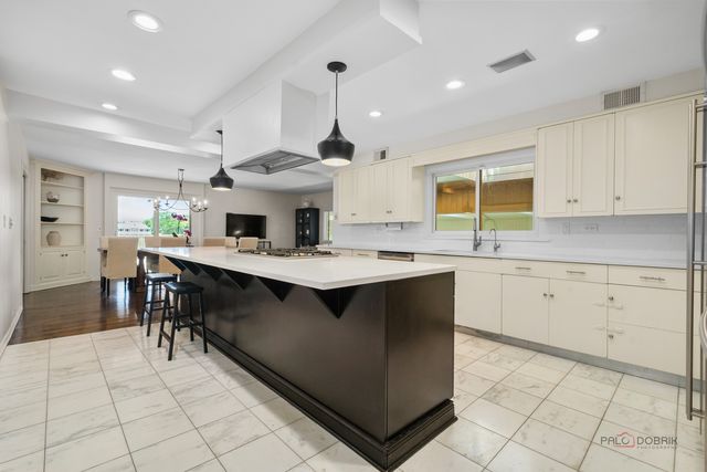 2432 Federal Court, Long Grove, IL 60047