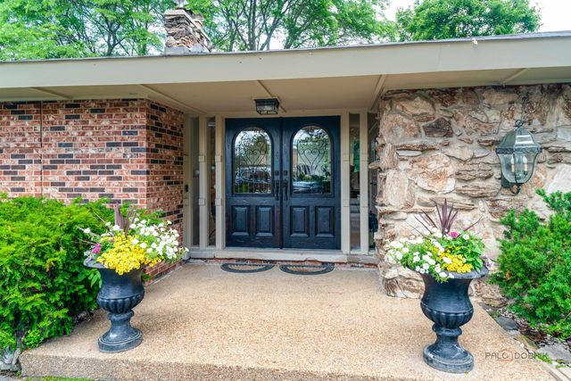 2432 Federal Court, Long Grove, IL 60047