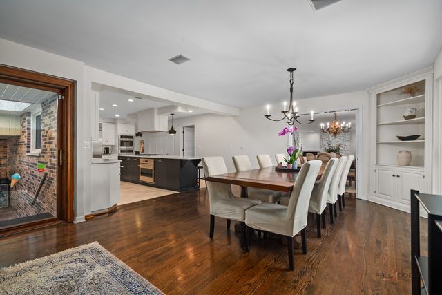 2432 Federal Court, Long Grove, IL 60047