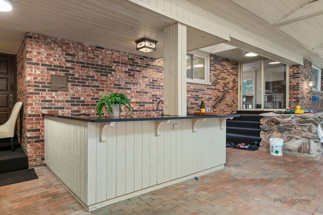 2432 Federal Court, Long Grove, IL 60047