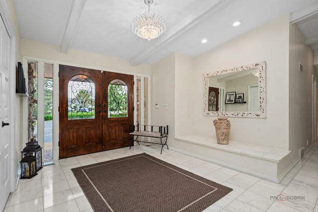 2432 Federal Court, Long Grove, IL 60047