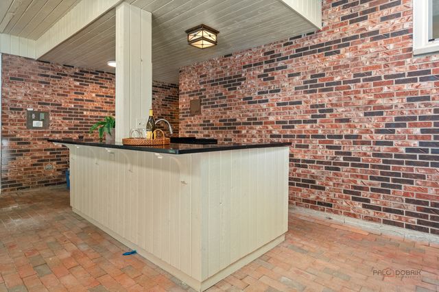 2432 Federal Court, Long Grove, IL 60047