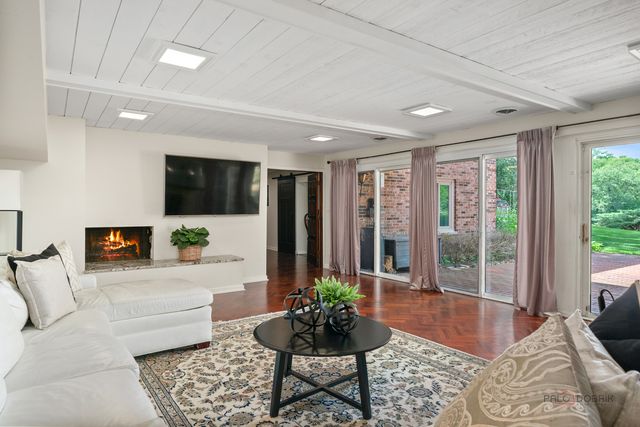 2432 Federal Court, Long Grove, IL 60047