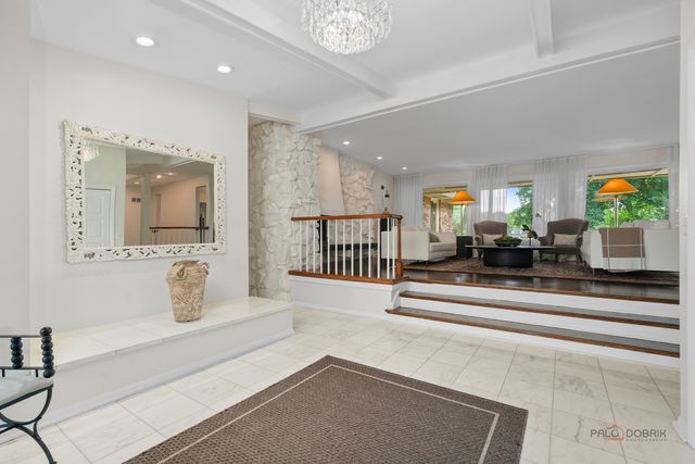 2432 Federal Court, Long Grove, IL 60047