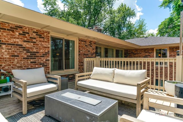 2432 Federal Court, Long Grove, IL 60047