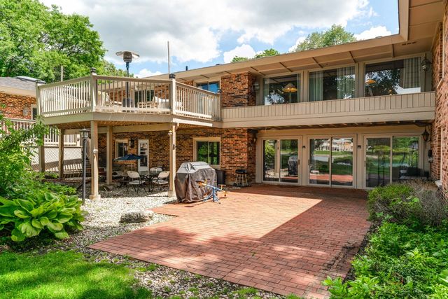 2432 Federal Court, Long Grove, IL 60047