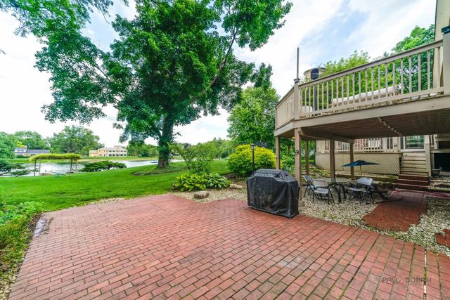 2432 Federal Court, Long Grove, IL 60047