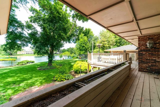 2432 Federal Court, Long Grove, IL 60047