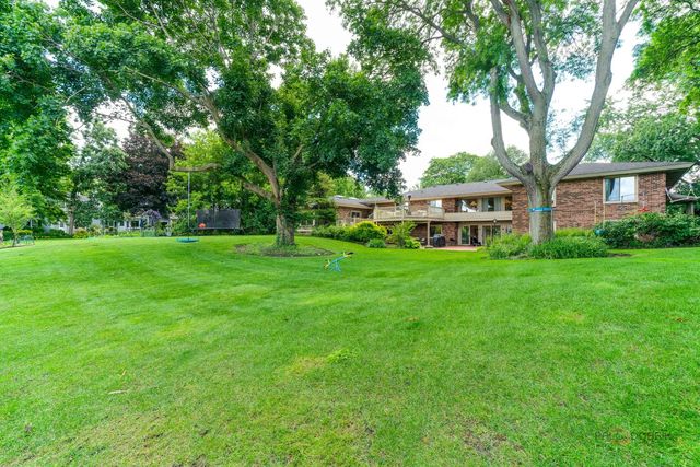 2432 Federal Court, Long Grove, IL 60047