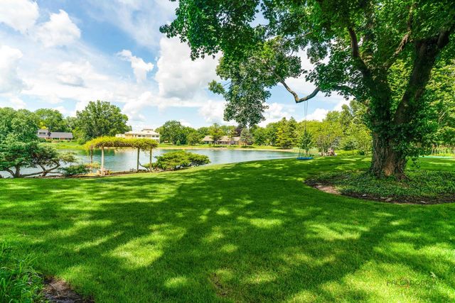 2432 Federal Court, Long Grove, IL 60047
