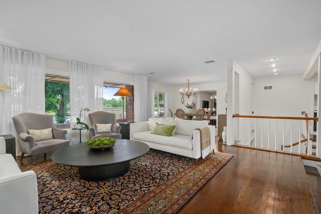 2432 Federal Court, Long Grove, IL 60047