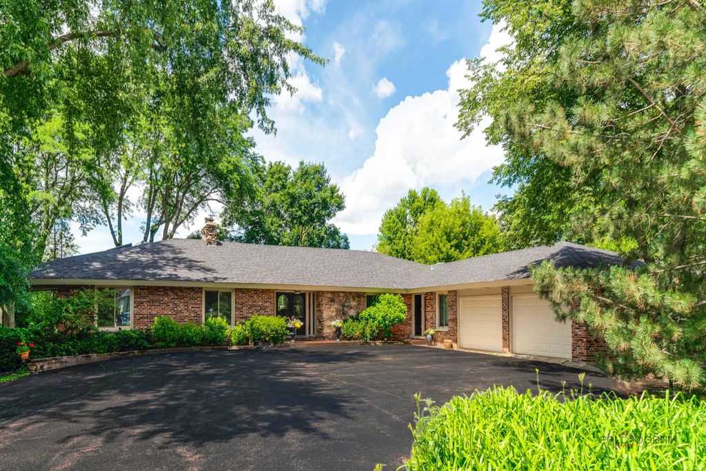 2432 Federal Court, Long Grove, IL 60047
