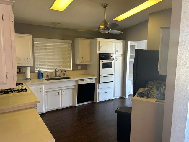 24600 Mountain Avenue 32, Hemet, CA 92544