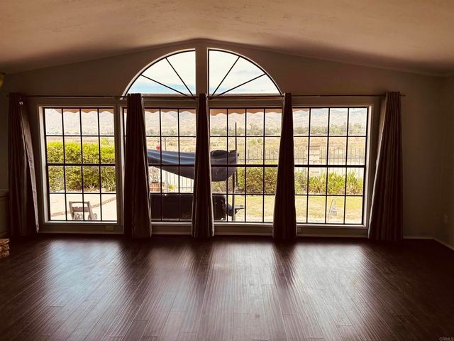 24600 Mountain Avenue 32, Hemet, CA 92544