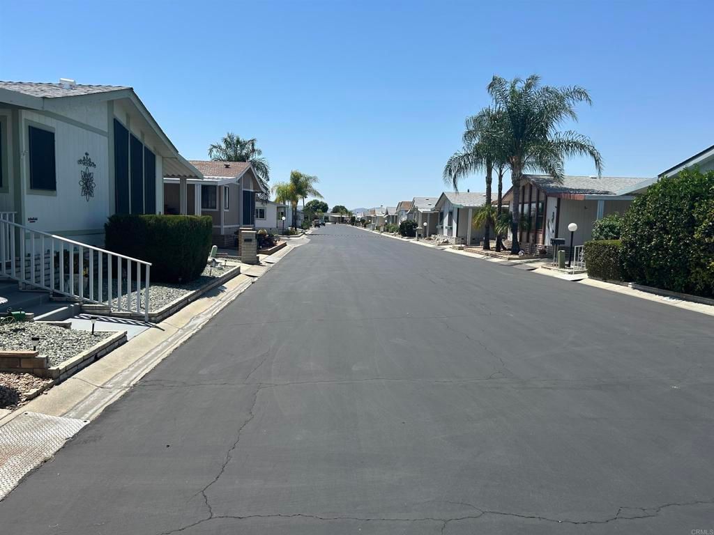 Image 26 of property listing at 24600 Mountain Avenue 32, Hemet, CA 92544