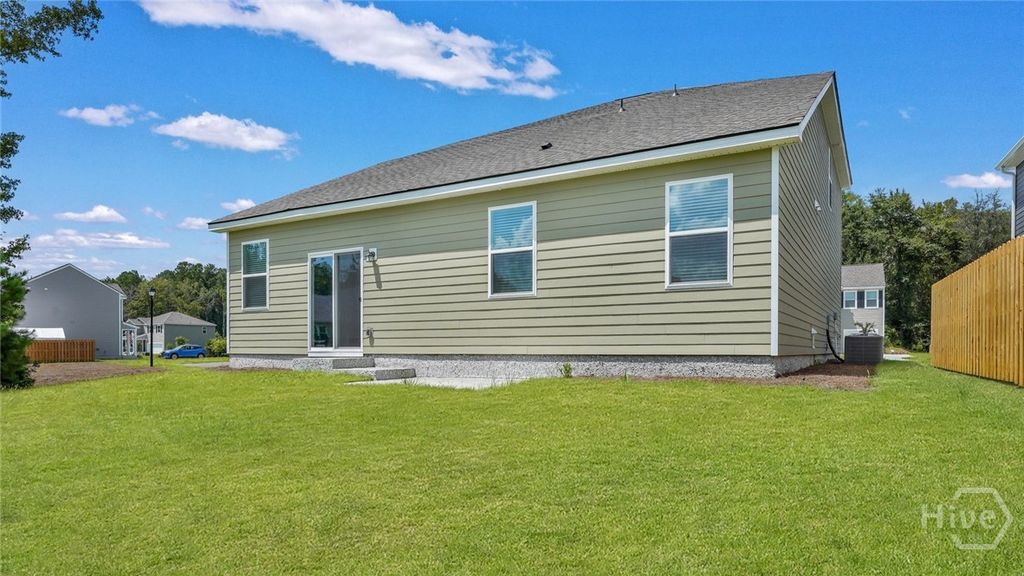 Image 3 of property listing at 146 Coby Lane, Richmond Hill, GA 31324