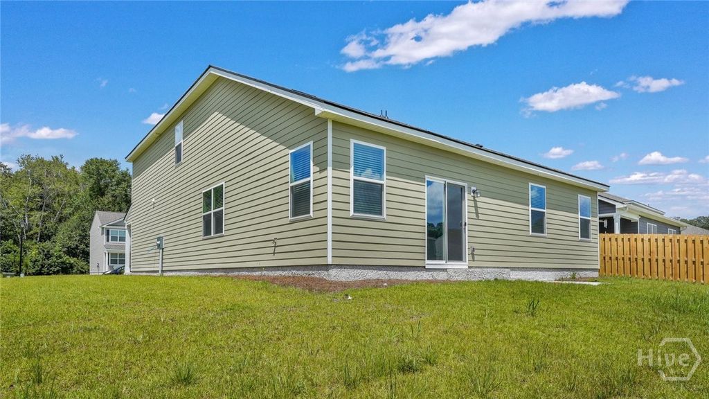 Image 4 of property listing at 146 Coby Lane, Richmond Hill, GA 31324