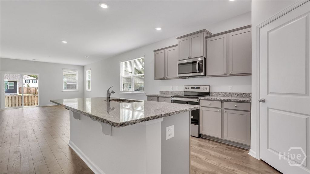 Image 5 of property listing at 146 Coby Lane, Richmond Hill, GA 31324