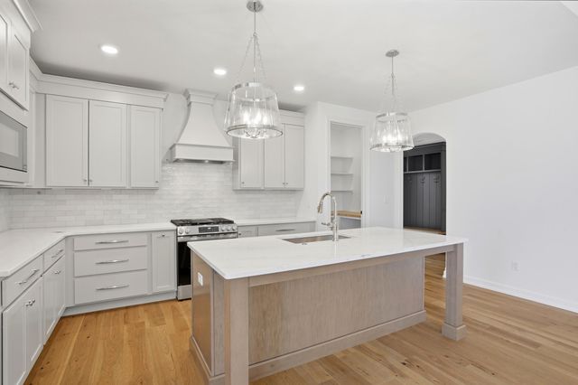 709 ANGELS REST WAY, Columbia, MO 65203