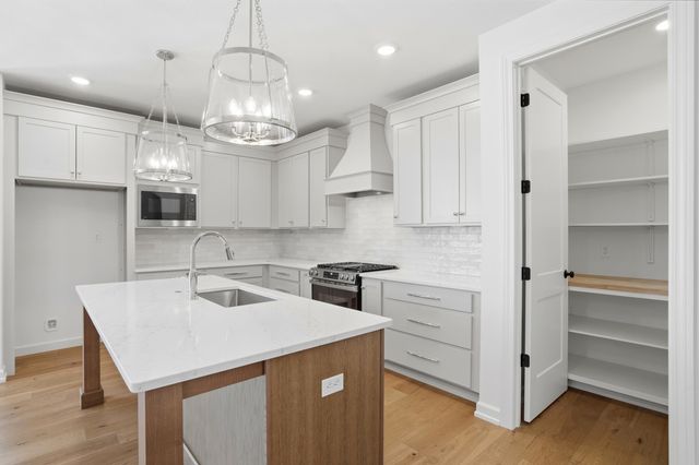 709 ANGELS REST WAY, Columbia, MO 65203