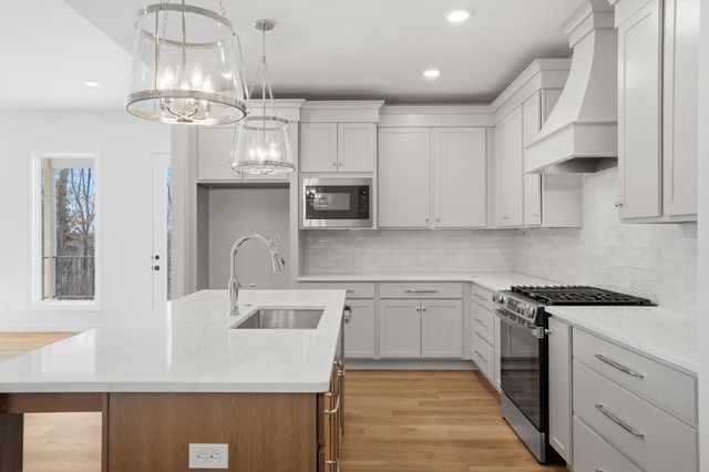 709 ANGELS REST WAY, Columbia, MO 65203