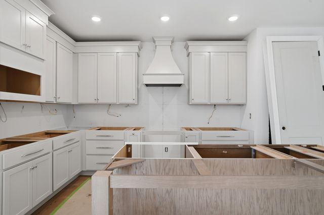 709 ANGELS REST WAY, Columbia, MO 65203