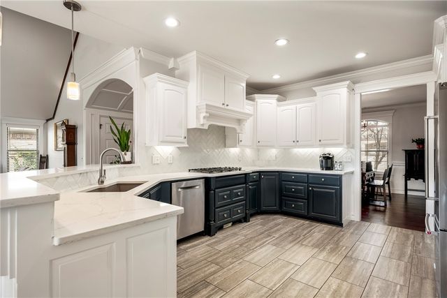 1111 NE Saint Ives Road, Bentonville, AR 72712