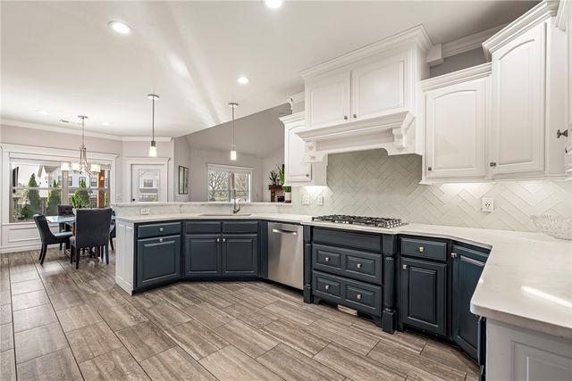 1111 NE Saint Ives Road, Bentonville, AR 72712