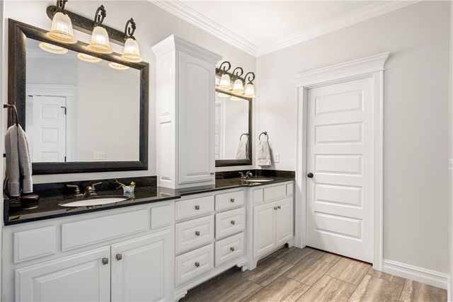 1111 NE Saint Ives Road, Bentonville, AR 72712