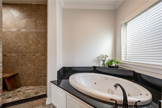 1111 NE Saint Ives Road, Bentonville, AR 72712