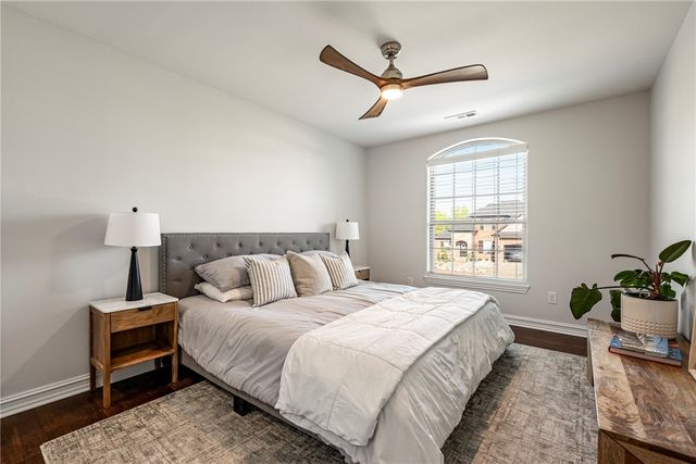 1111 NE Saint Ives Road, Bentonville, AR 72712